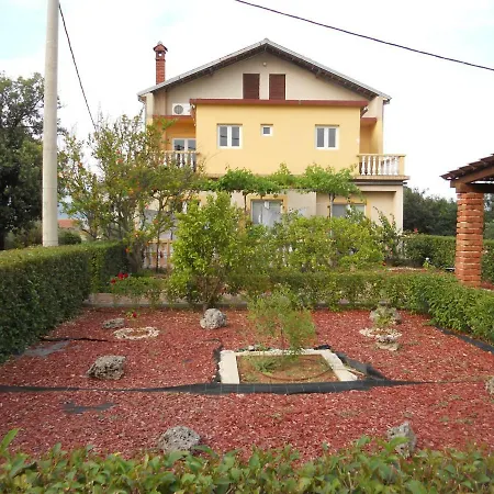 Luce Neviđane